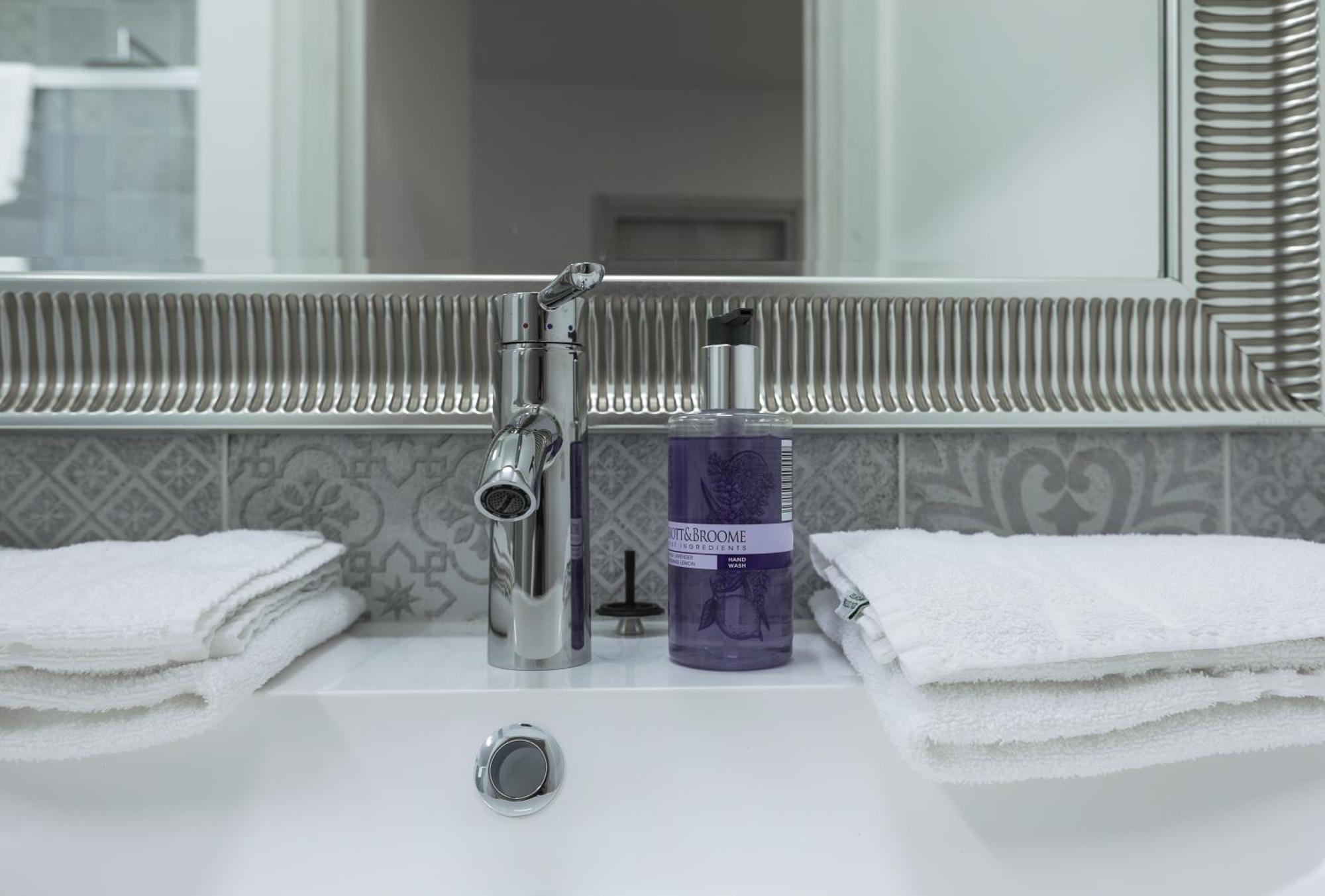 Blue Sapphire Como Cozy Flat In Center Of Cityアパートメント エクステリア 写真